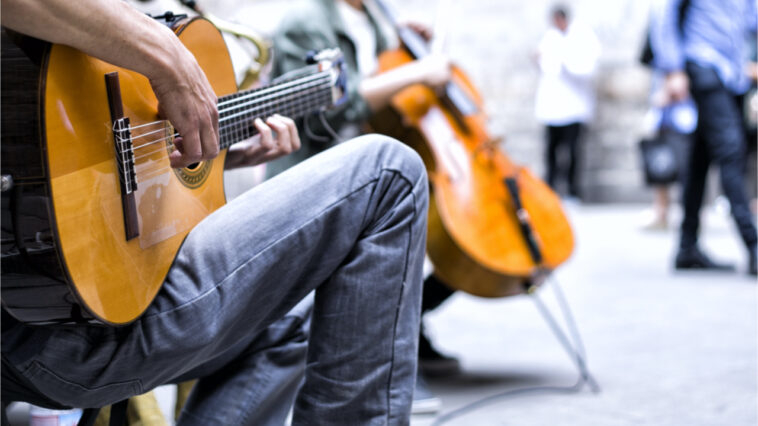 busking-for-bitcoin:-report-finds-street-performers-depend-on-digital-payments