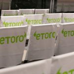 first-mover-americas:-etoro-delists-4-sec-targeted-tokens-for-us.-customers